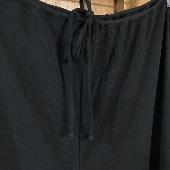 Relaxed drawstring pant. Polyester crepe fabric - Picture 7 of 9